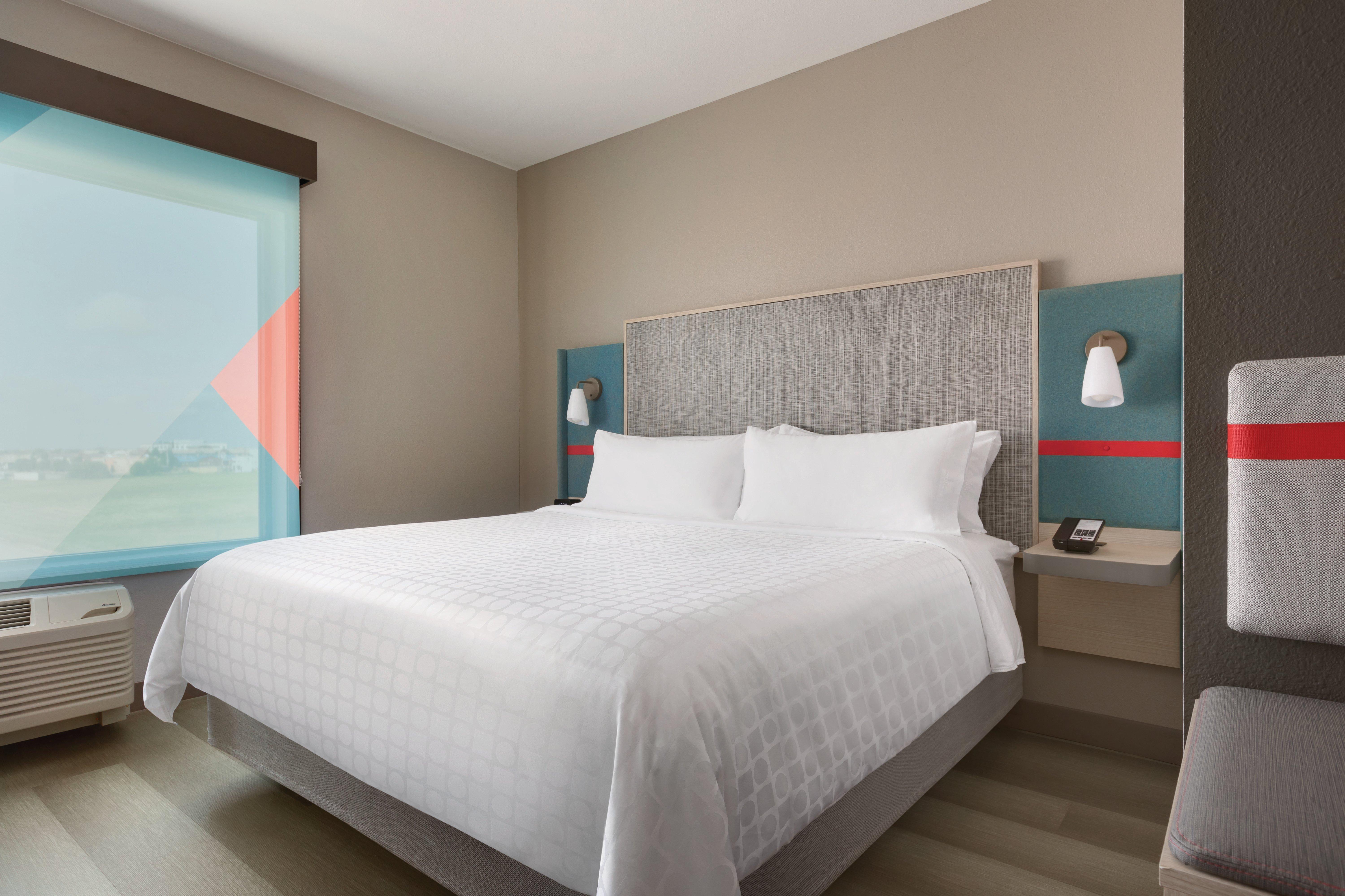 Avid Hotel - Staunton By Ihg Eksteriør bilde