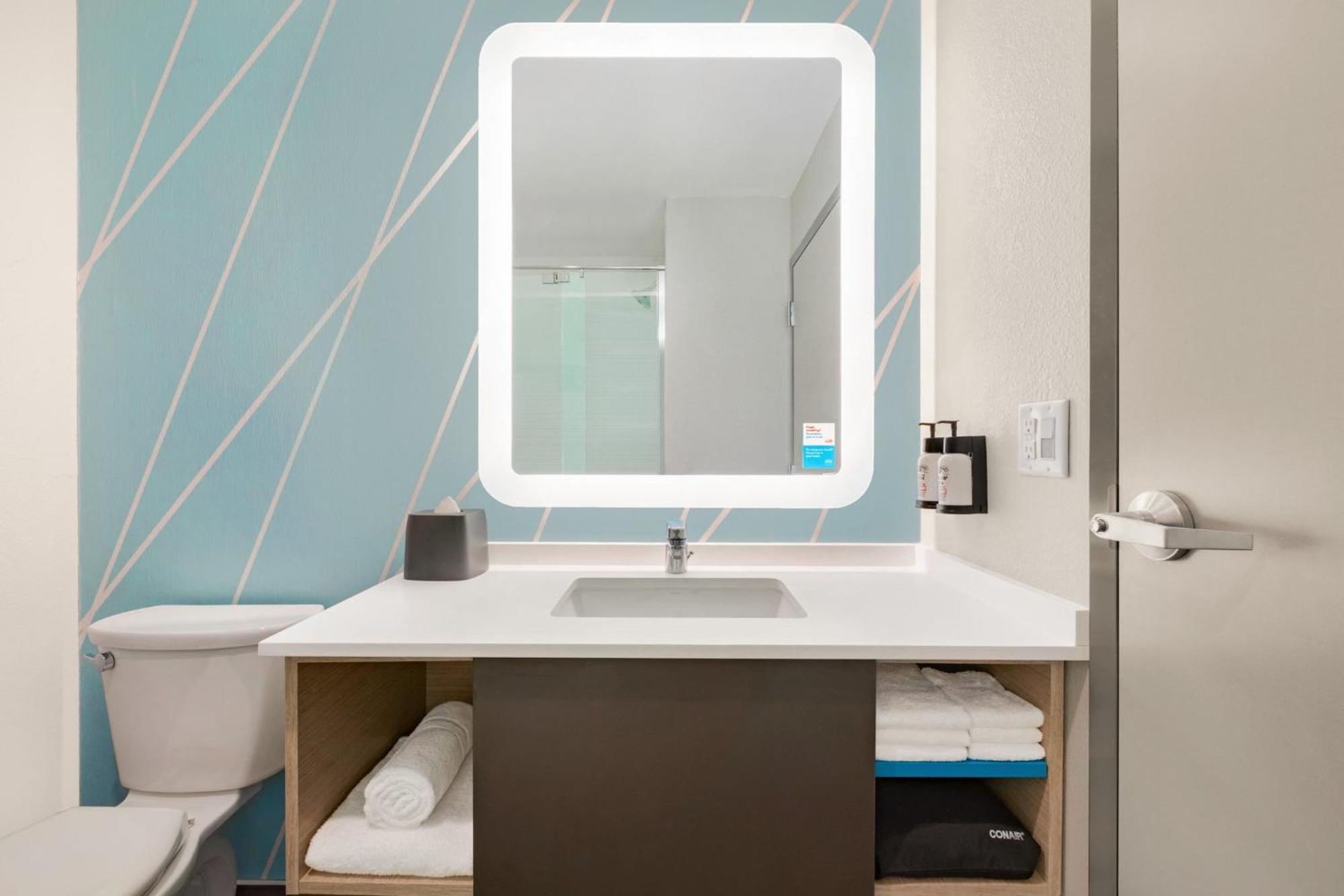 Avid Hotel - Staunton By Ihg Eksteriør bilde